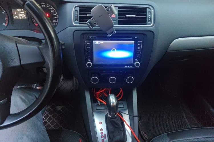Used Volkswagen Sagitar 2014 Revised Version 1.6L Automatic Leading Edition Audio And AC Panel