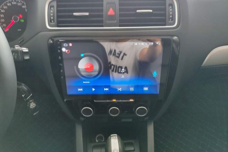 Used Volkswagen Sagitar 2014 Revised Version 1.6L Automatic Comfort Edition Audio And AC Panel
