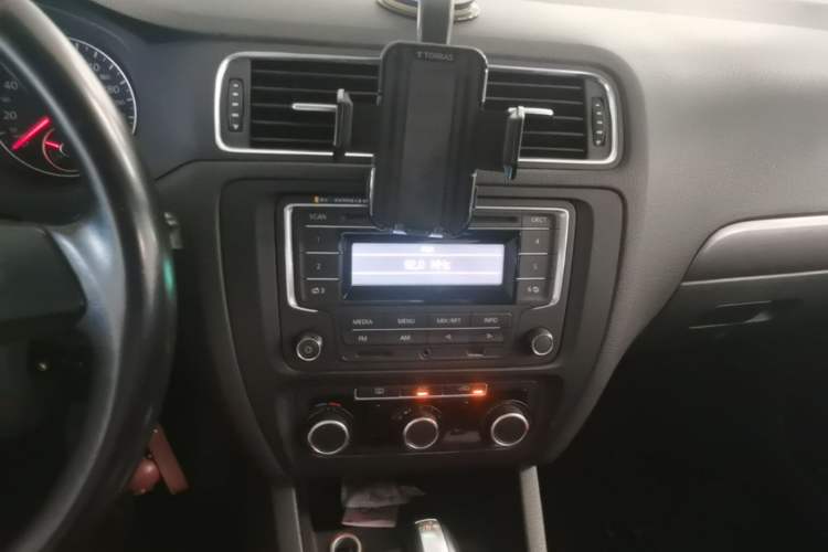 Used Volkswagen Sagitar 2014 Revised Version 1.4TSI Automatic Fashion Edition Audio And AC Panel