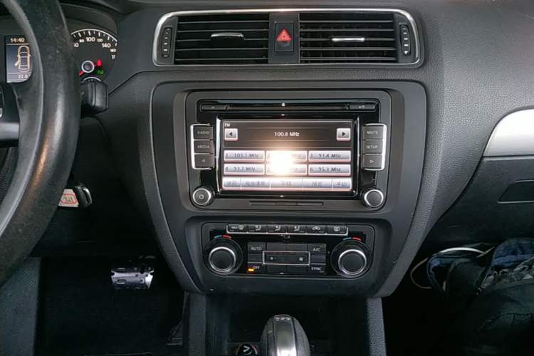 Used Volkswagen Sagitar 2014 Revised 1.4TSI BlueMotion Edition Audio And AC Panel