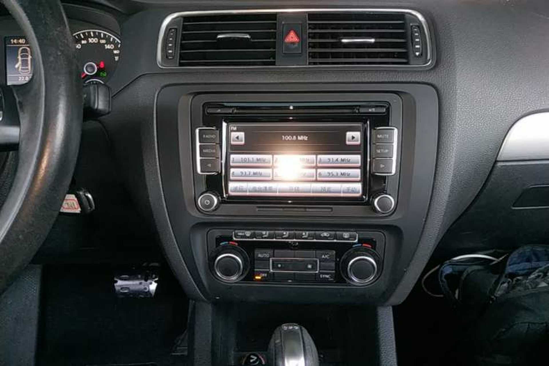 Used Volkswagen Sagitar 2014 Revised 1.4TSI BlueMotion Edition Audio And AC Panel