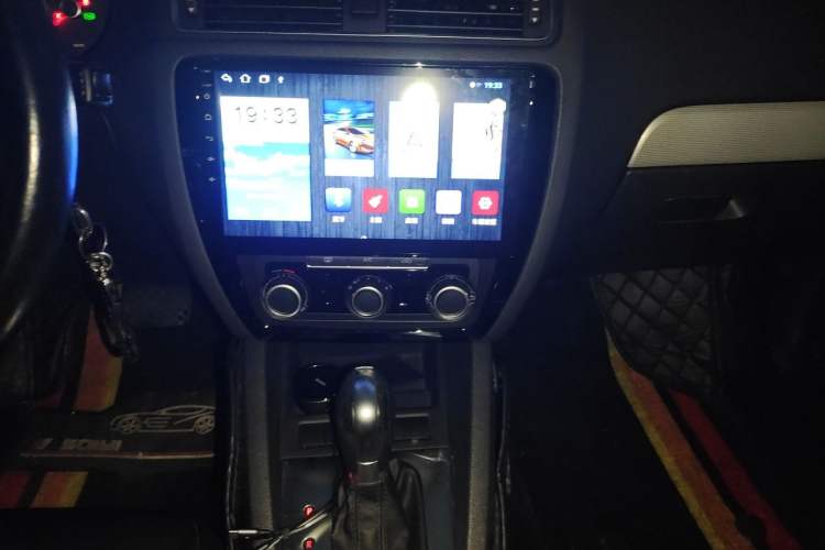 Used Volkswagen Sagitar 2014 Revised Version 1.6L Automatic Comfort Edition Audio And AC Panel