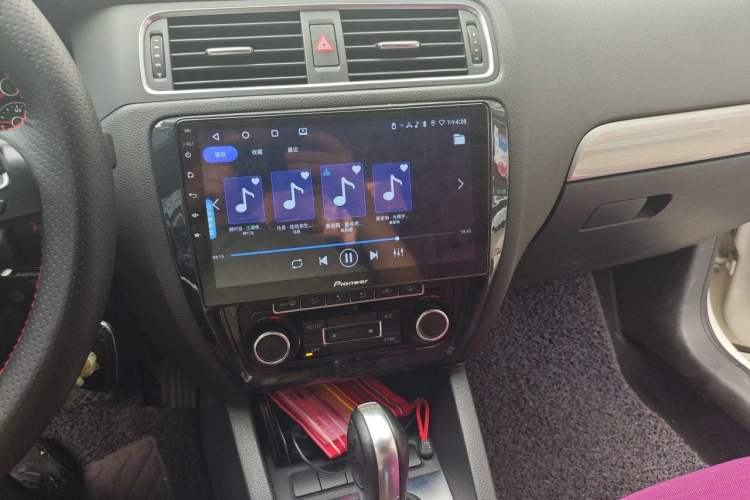 Used Volkswagen Sagitar 2014 Revised Version 1.4TSI Automatic Luxury Edition Audio And AC Panel