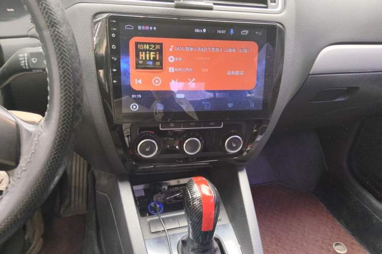 Used Volkswagen Sagitar 2014 1.6L Automatic Comfort Model Audio And AC Panel