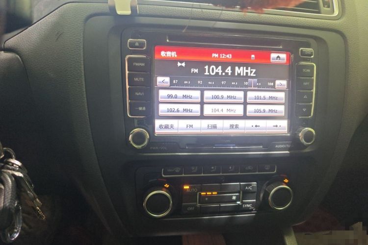 Used Volkswagen Sagitar 2014 Revised Version 1.4TSI Automatic Luxury Edition Audio And AC Panel