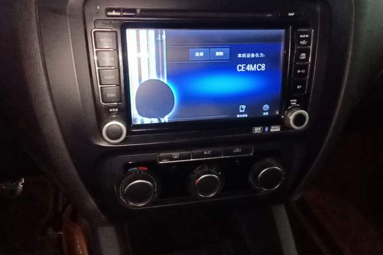 Used Volkswagen Sagitar 2014 Revised Version 1.6L Manual Comfort Edition Audio And AC Panel