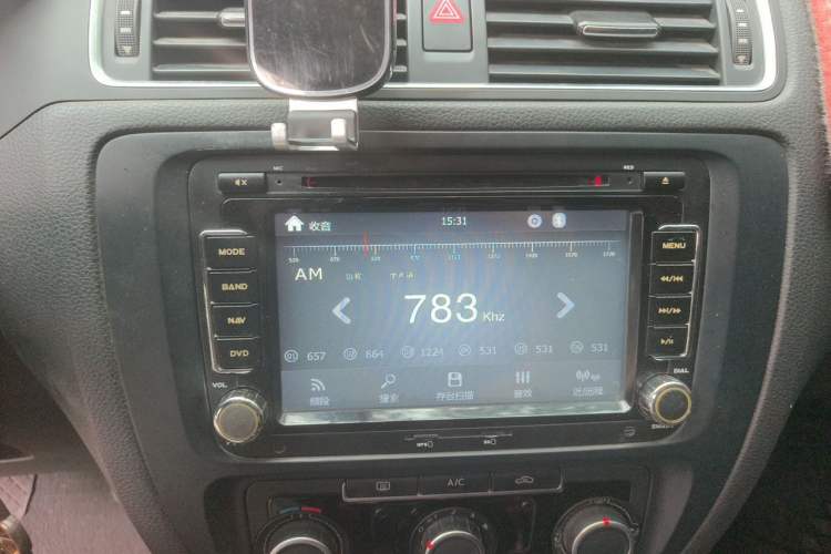Used Volkswagen Sagitar 2014 Revised Version 1.6L Manual Comfort Edition Audio And AC Panel
