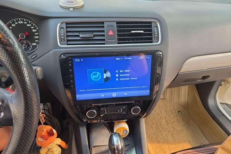 Used Volkswagen Sagitar 2014 Revised Version 1.4TSI Automatic Luxury Edition Audio And AC Panel