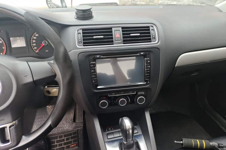 Used Volkswagen Sagitar 2014 Revised Version 1.6L Automatic Leading Edition Audio And AC Panel