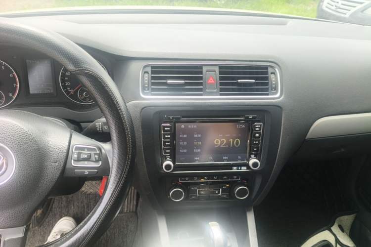 Used Volkswagen Sagitar 2014 Revised Version 1.4TSI Automatic Luxury Edition Audio And AC Panel
