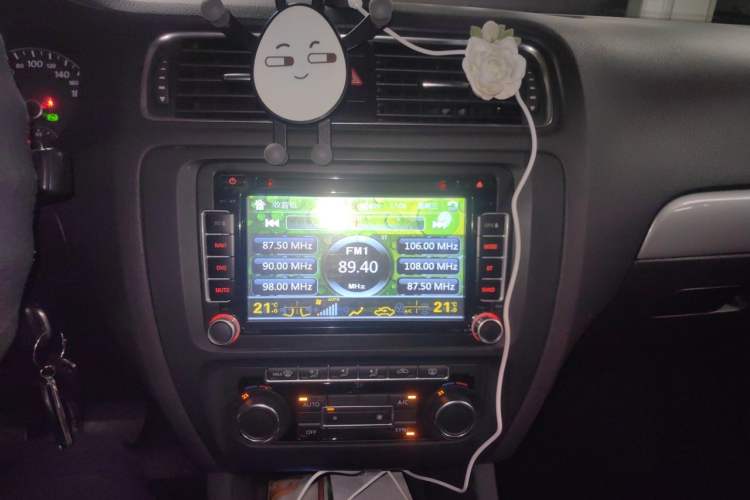 Used Volkswagen Sagitar 2014 Revised Version 1.4TSI Automatic Luxury Edition Audio And AC Panel