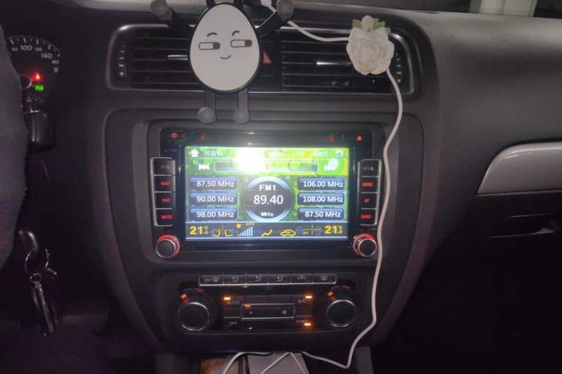Used Volkswagen Sagitar 2014 Revised Version 1.4TSI Automatic Luxury Edition Audio And AC Panel