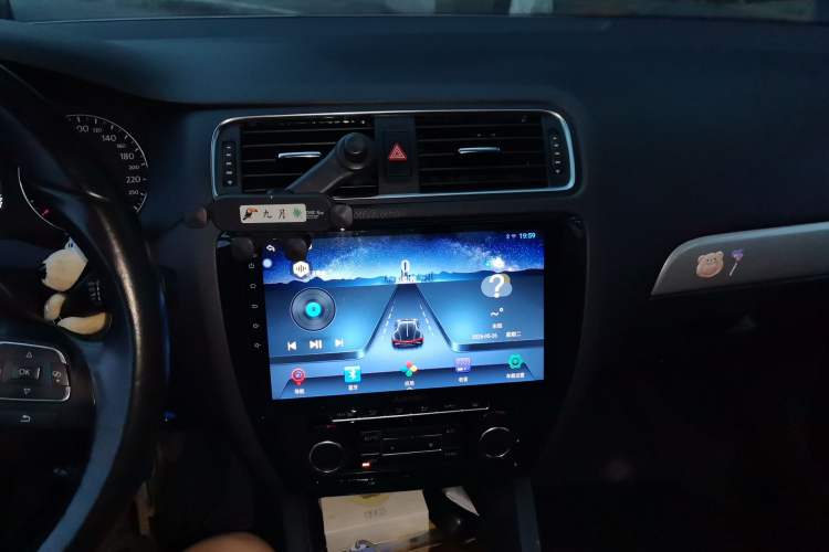 Used Volkswagen Sagitar 2014 Revised Version 1.4TSI Manual Luxury Edition Audio And AC Panel