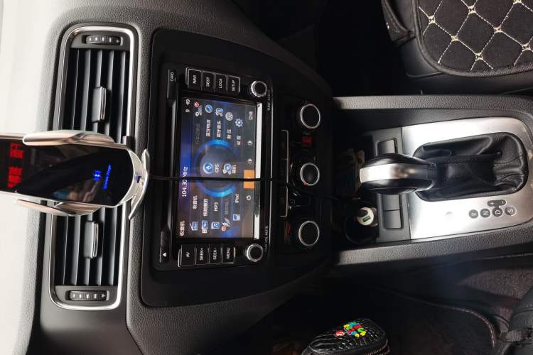 Used Volkswagen Sagitar 2014 1.6L Automatic Comfort Model Audio And AC Panel