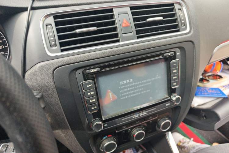 Used Volkswagen Sagitar 2014 Revised Version 1.4TSI Automatic Fashion Edition Audio And AC Panel