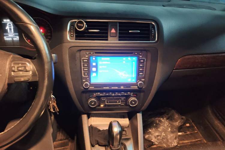 Used Volkswagen Sagitar 2014 Revised 1.4TSI Automatic Flagship Edition Audio And AC Panel