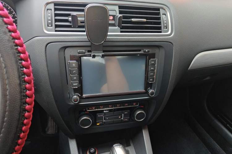 Used Volkswagen Sagitar 2014 Revised 1.4TSI BlueMotion Edition Audio And AC Panel