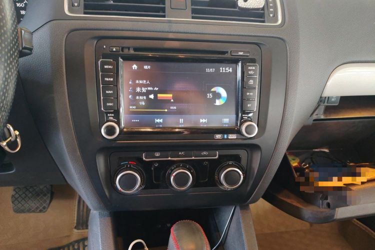 Used Volkswagen Sagitar 2014 Revised Version 1.6L Automatic Comfort Edition Audio And AC Panel