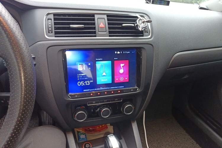 Used Volkswagen Sagitar 2014 Revised Version 1.4TSI Automatic Fashion Edition Audio And AC Panel
