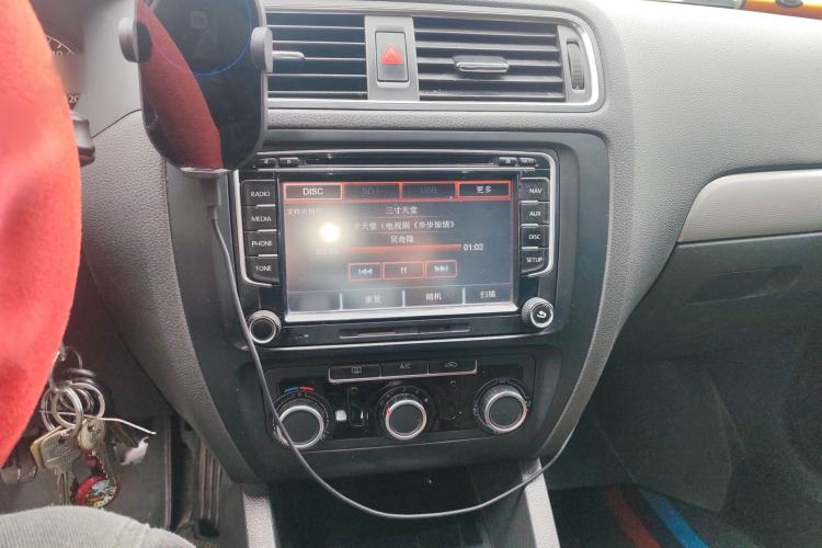 Used Volkswagen Sagitar 2014 1.6L Manual Comfort Model Audio And AC Panel