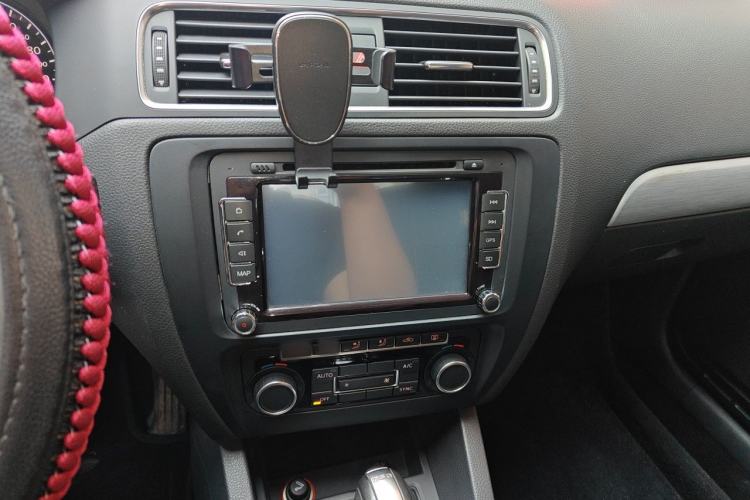Used Volkswagen Sagitar 2014 Revised 1.4TSI BlueMotion Edition Audio And AC Panel