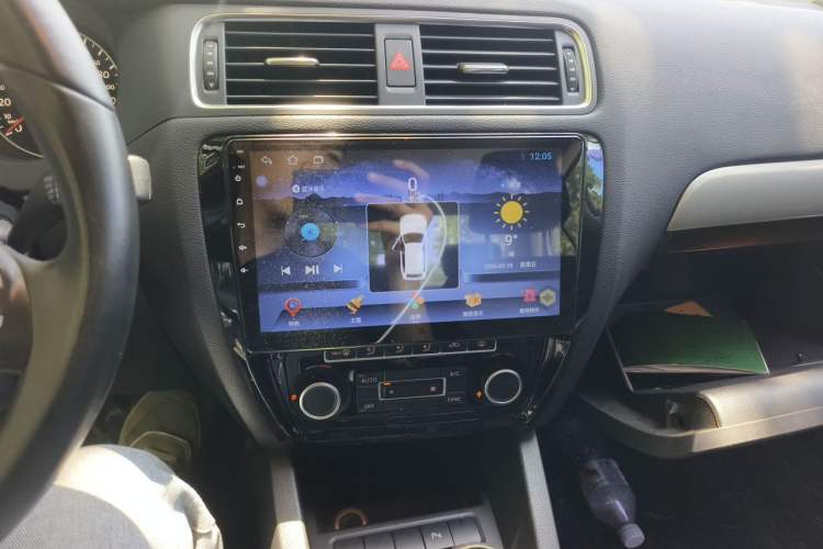 Used Volkswagen Sagitar 2014 Revised Version 1.4TSI Manual Luxury Edition Audio And AC Panel