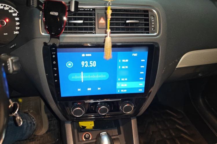 Used Volkswagen Sagitar 2014 Revised Version 1.6L Automatic Leading Edition Audio And AC Panel