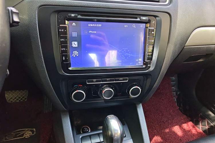 Used Volkswagen Sagitar 2014 Revised Version 1.6L Automatic Comfort Edition Audio And AC Panel