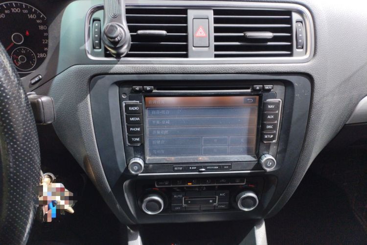 Used Volkswagen Sagitar 2014 Revised 1.4TSI BlueMotion Edition Audio And AC Panel