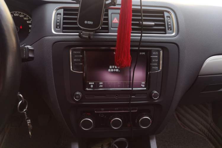 Used Volkswagen Sagitar 2014 Revised Version 1.6L Manual Leading Edition Audio And AC Panel