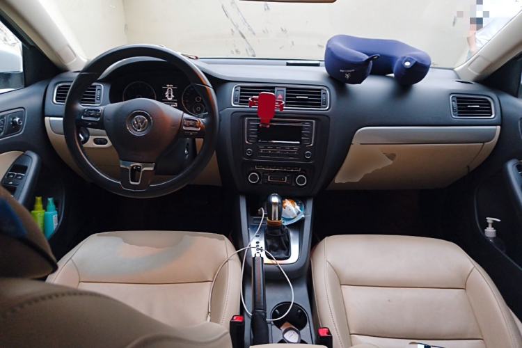 Used Volkswagen Sagitar 2014 Revised Version 1.4TSI Automatic Luxury Edition Center Console