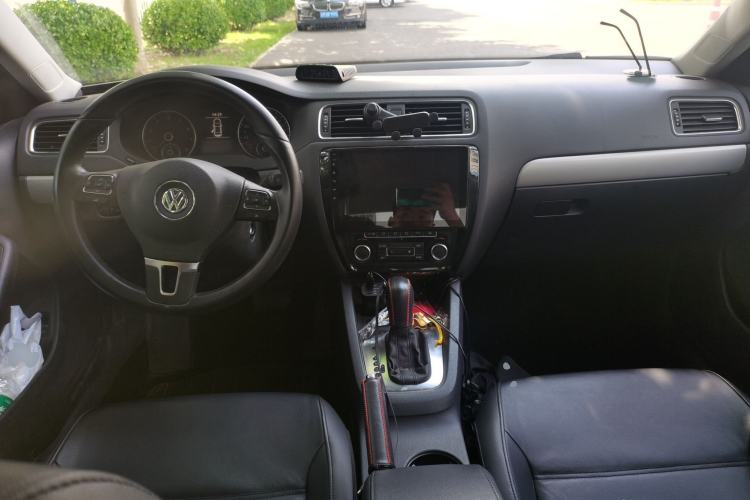 Used Volkswagen Sagitar 2014 Revised Version 1.4TSI Automatic Luxury Edition Center Console