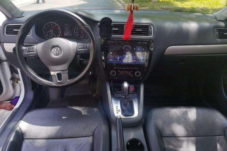 Used Volkswagen Sagitar 2014 1.4TSI Automatic Luxury Model Center Console