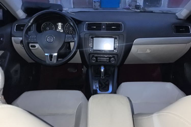 Used Volkswagen Sagitar 2014 1.4TSI Automatic Luxury Model Center Console