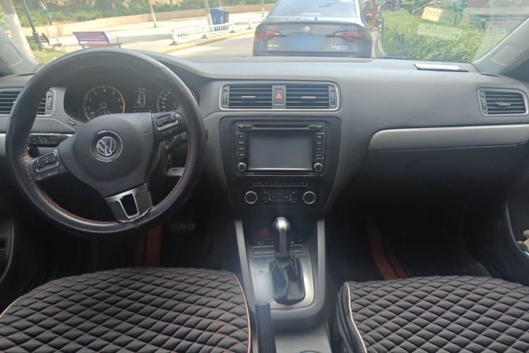 Used Volkswagen Sagitar 2014 Revised Version 1.4TSI Automatic Luxury Edition Center Console