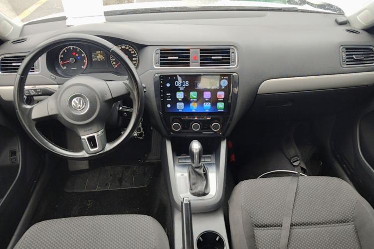 Used Volkswagen Sagitar 2014 Revised Version 1.6L Automatic Leading Edition Center Console