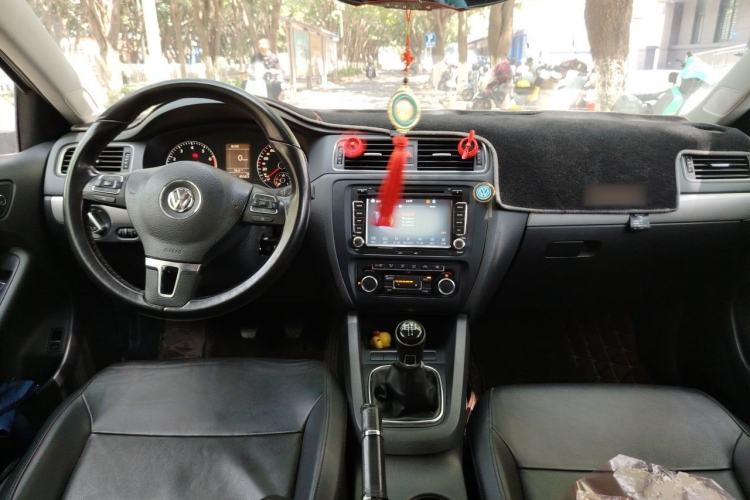 Used Volkswagen Sagitar 2014 Revised Version 1.4TSI Manual Luxury Edition Center Console