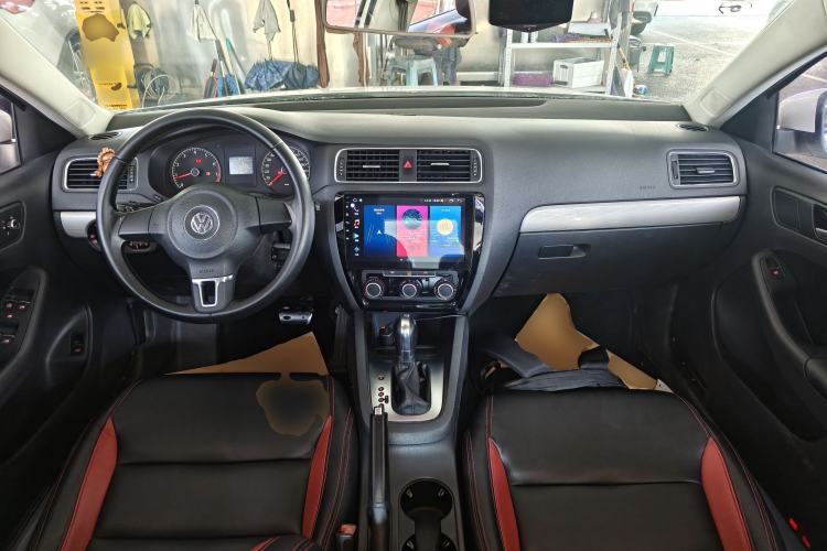 Used Volkswagen Sagitar 2014 Revised Version 1.6L Automatic Leading Edition Center Console