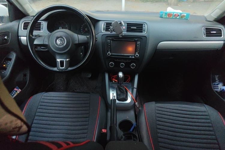 Used Volkswagen Sagitar 2014 Revised Version 1.6L Automatic Leading Edition Center Console