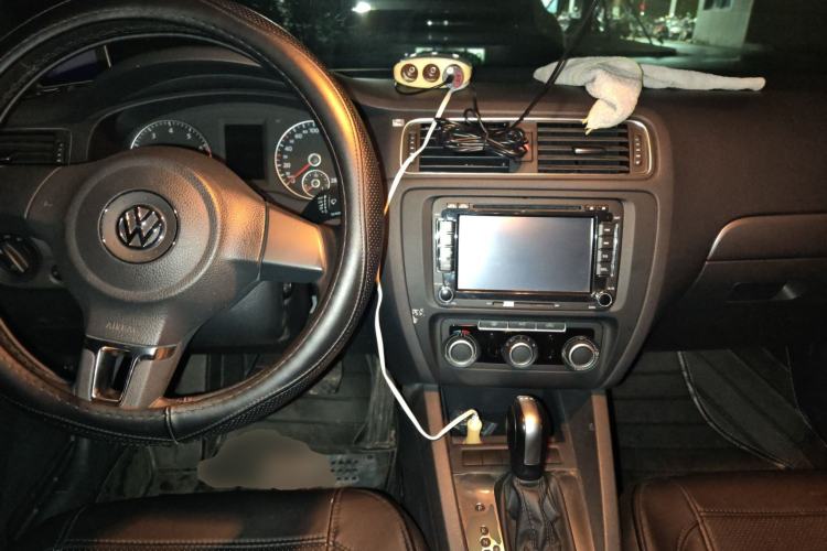Used Volkswagen Sagitar 2014 Revised Version 1.4TSI Automatic Fashion Edition Center Console