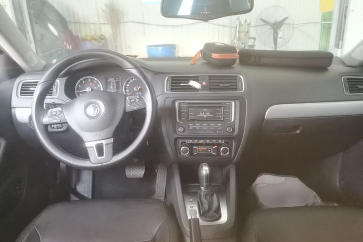 Used Volkswagen Sagitar 2014 Revised Version 1.4TSI Automatic Luxury Edition Center Console