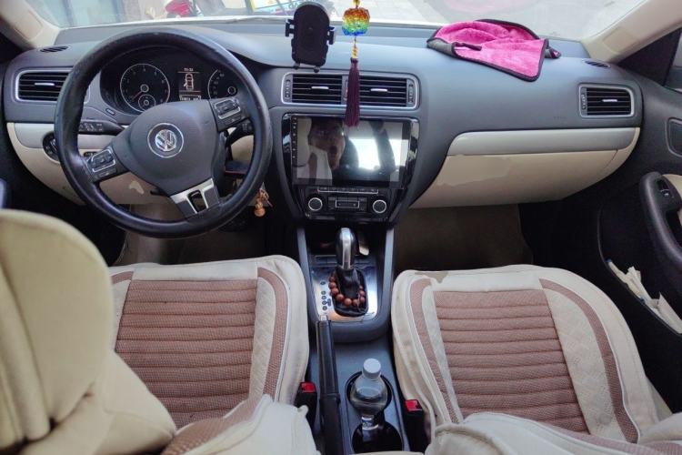 Used Volkswagen Sagitar 2014 Revised Version 1.4TSI Automatic Luxury Edition Center Console