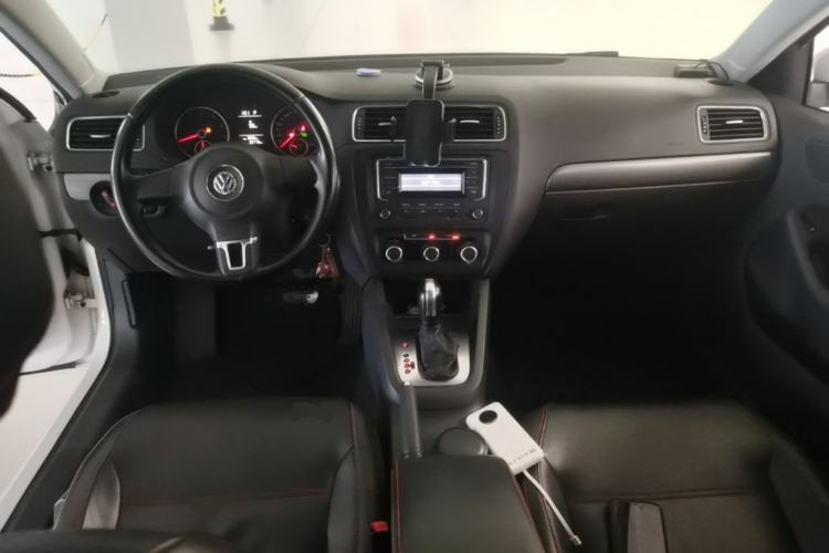 Used Volkswagen Sagitar 2014 Revised Version 1.4TSI Automatic Fashion Edition Center Console