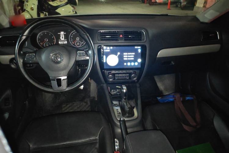 Used Volkswagen Sagitar 2014 1.4TSI Automatic Luxury Model Center Console