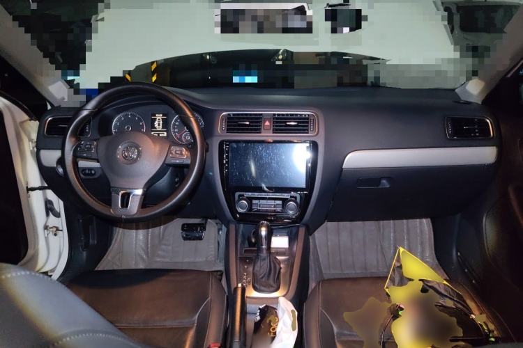 Used Volkswagen Sagitar 2014 1.4TSI Automatic Luxury Model Center Console