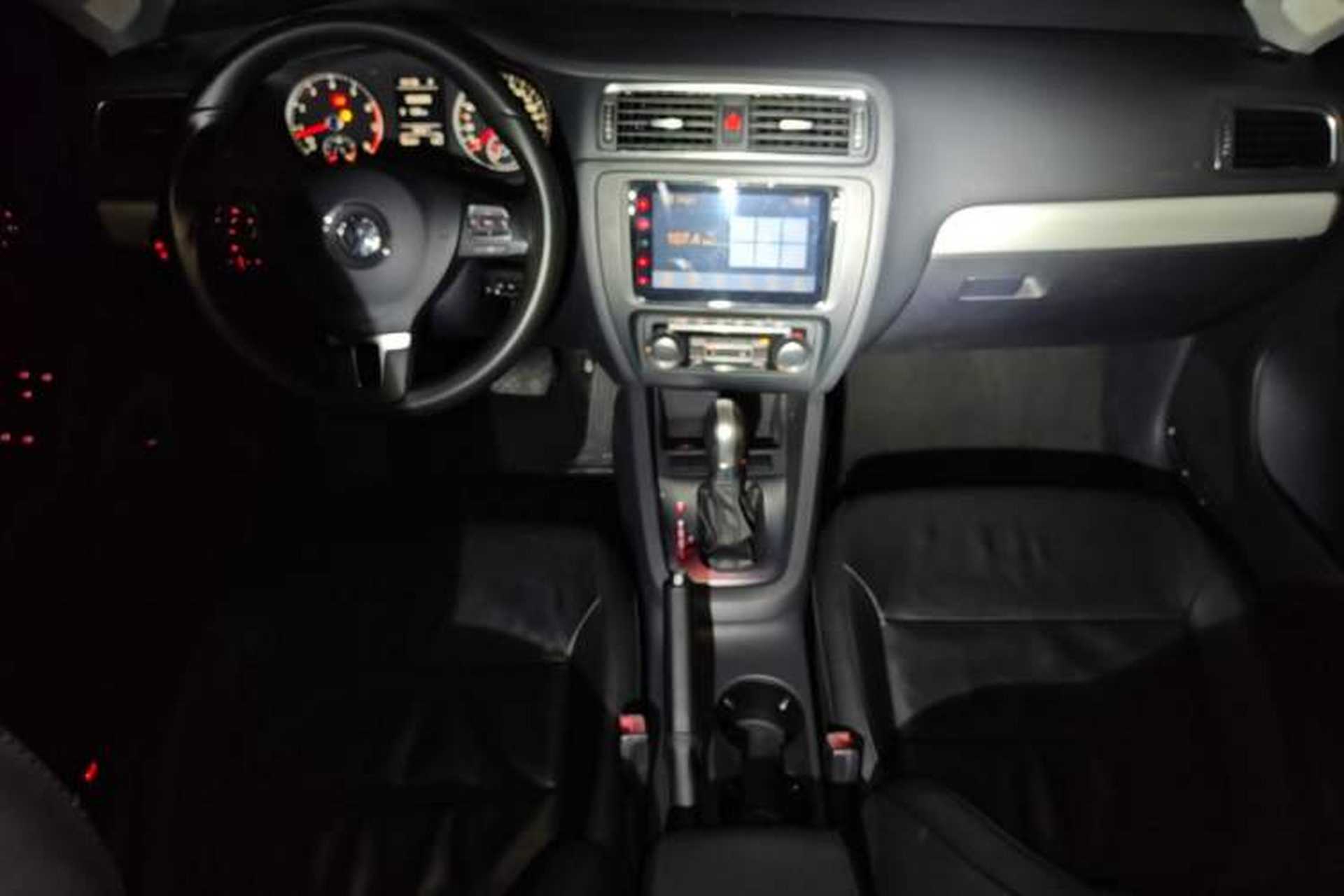 Used Volkswagen Sagitar 2014 Revised Version 1.4TSI Automatic Luxury Edition Center Console