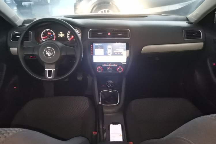 Used Volkswagen Sagitar 2014 Revised Version 1.6L Manual Leading Edition Center Console