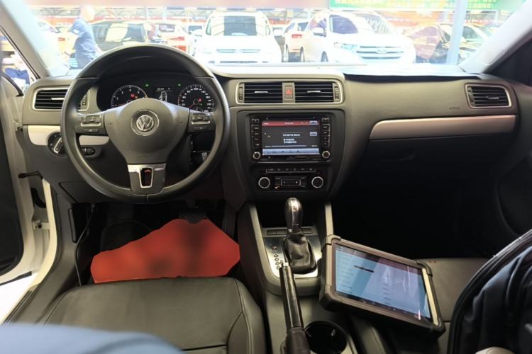 Used Volkswagen Sagitar 2014 Revised Version 1.4TSI Automatic Luxury Edition Center Console