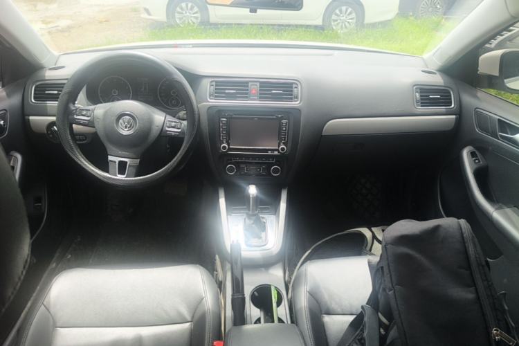 Used Volkswagen Sagitar 2014 Revised Version 1.4TSI Automatic Luxury Edition Center Console