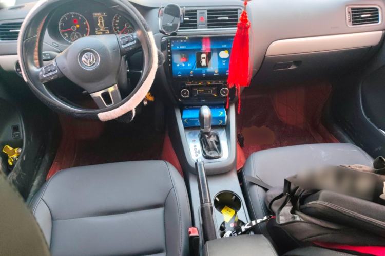 Used Volkswagen Sagitar 2014 Revised Version 1.4TSI Automatic Luxury Edition Center Console